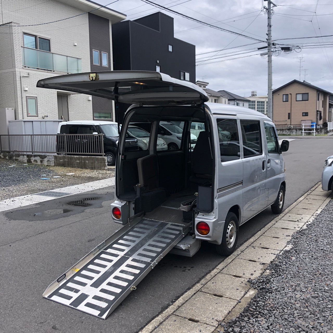 sold】総額14.0万円☆車検R7年4月☆車いす移動車☆スロープ付き☆Tベル済☆三菱 ミニキャブバン 車いす移動車(U61V) 11.9万キロ  平成15年式 シルバー | 岐阜激安中古車ショップ【ウェリナU15】